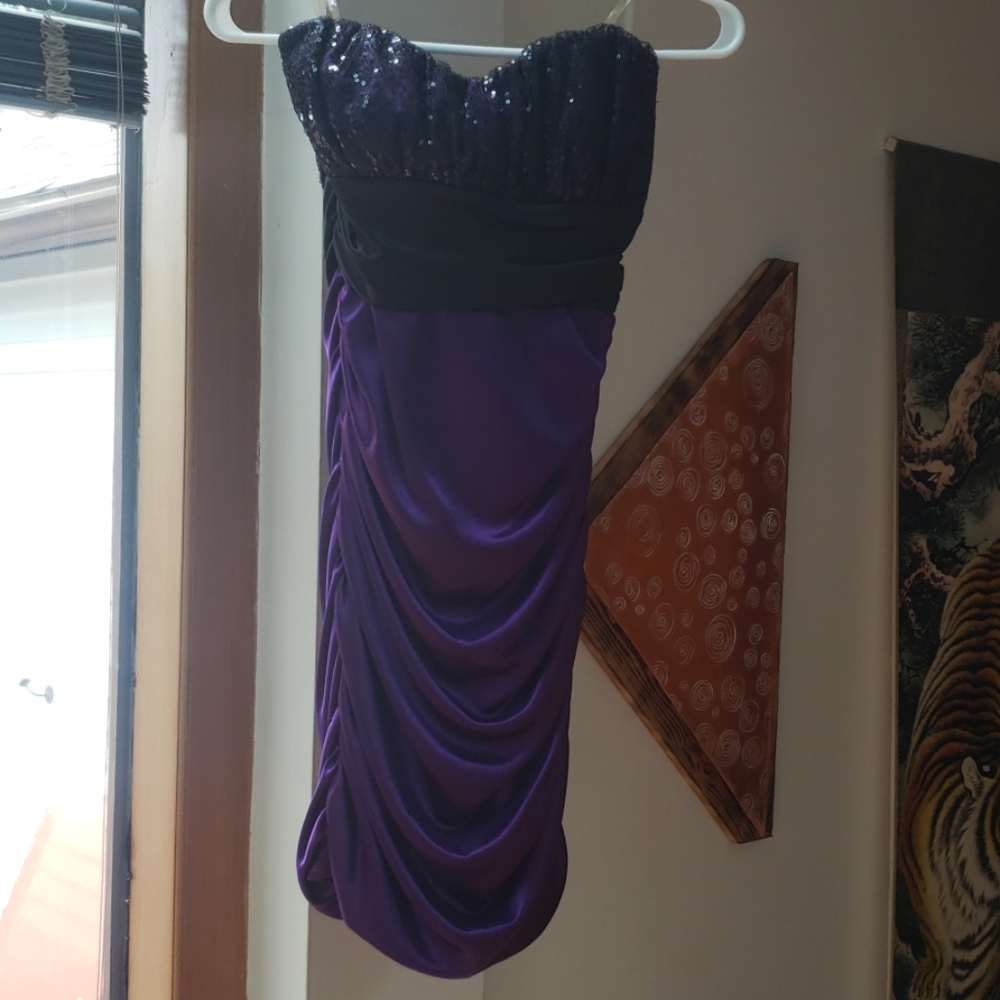 Dress - Picture 1 of 4